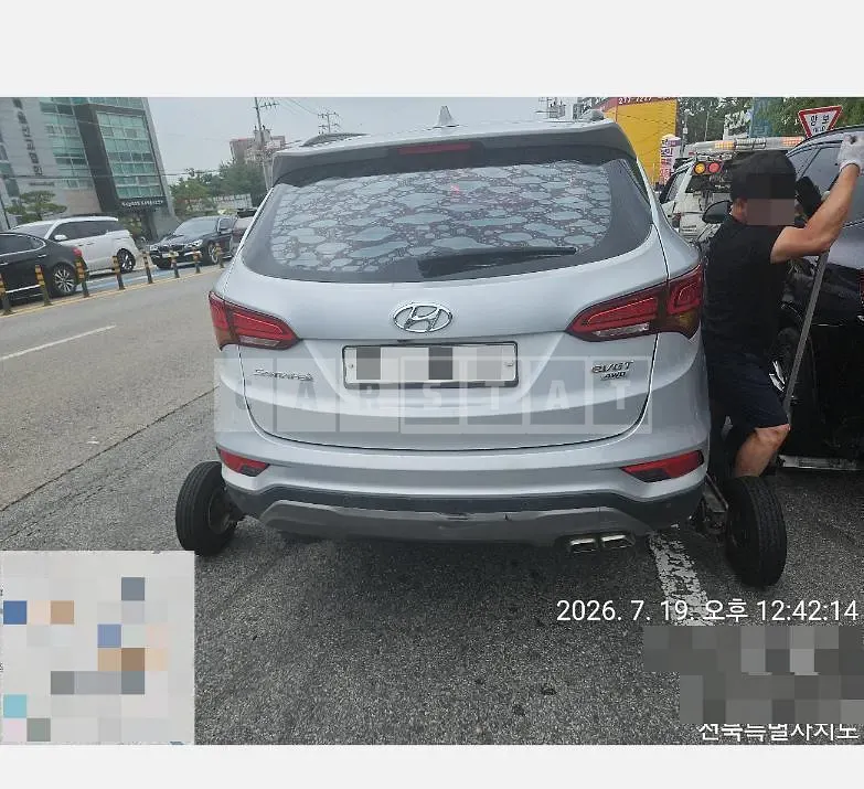 Photo 2 of 9: 2016 Hyundai Santa Fe DM 2.0 — Korean insurance auction