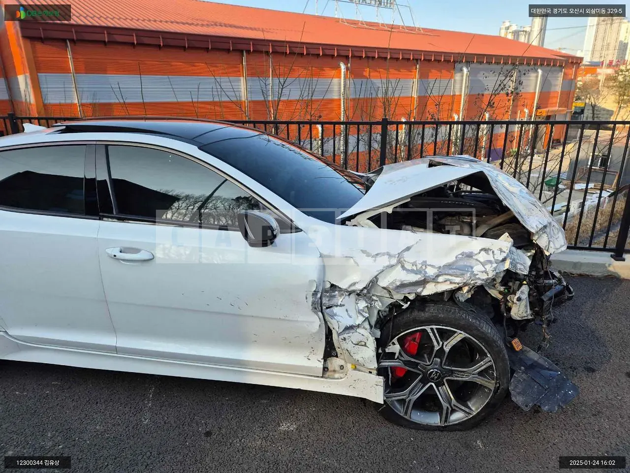 Photo 2 of 12: 2017 Kia Stinger, VIN KNAE751CDJS007552 — Korean insurance auction