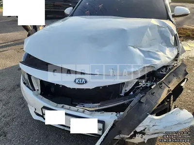 Photo 1 of 35: 2019 Kia K5 — Korean insurance auction