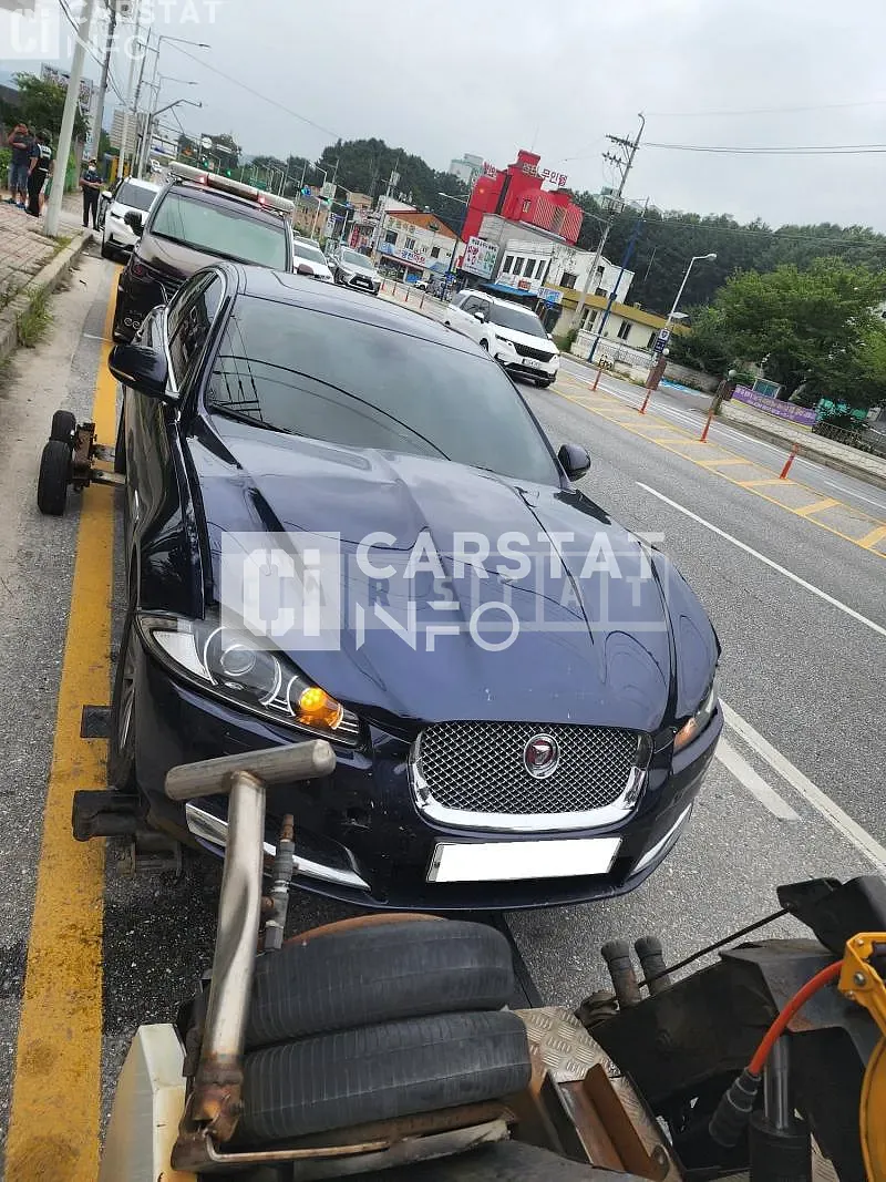 Photo 2 of 8: 2015 Jaguar XF 2.2d, VIN SAJAA05J2FDU56832 — Korean insurance auction