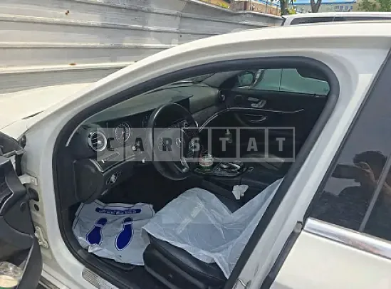 Photo 2 of 11: 2018 Mercedes-Benz E220d — Korean insurance auction
