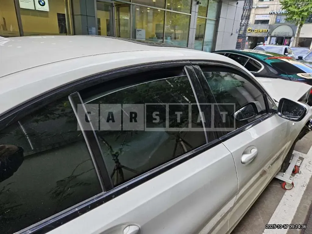 Photo 2 of 11: 2025 BMW 320i — Korean insurance auction