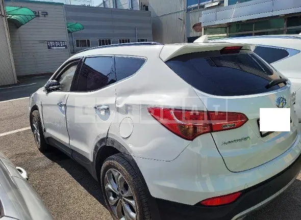 Photo 2 of 14: 2015 Hyundai Santa Fe, VIN KMHSW81UBFU492943 — Korean insurance auction