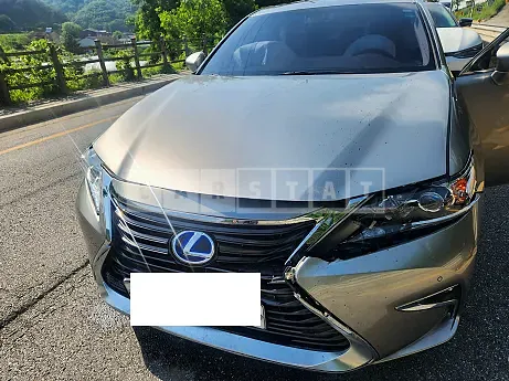 Photo 2 of 9: 2018 Lexus ES300h — Korean insurance auction