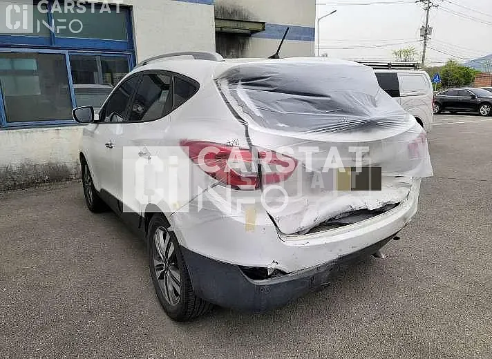 Photo 2 of 9: 2015 Hyundai Tucson 4WD, VIN KMHJU81VDFU081834 — Korean insurance auction