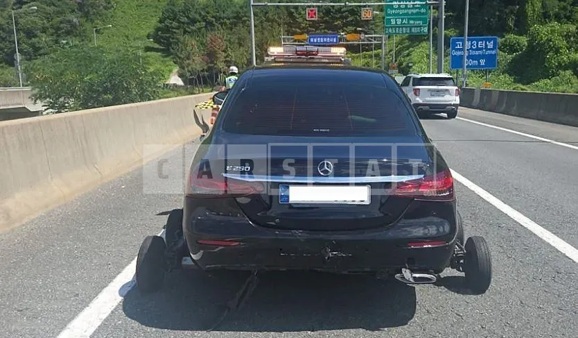 Photo 2 of 24: 2021 Mercedes-Benz E250, VIN W1KZF4FB9MA909933 — Korean insurance auction