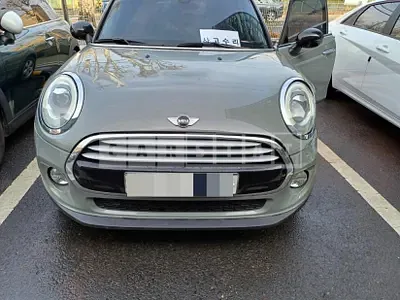 Photo 1 of 16: 2015 MINI Cooper D Five-Door, VIN WMWXT3103F2C93489 — Korean insurance auction