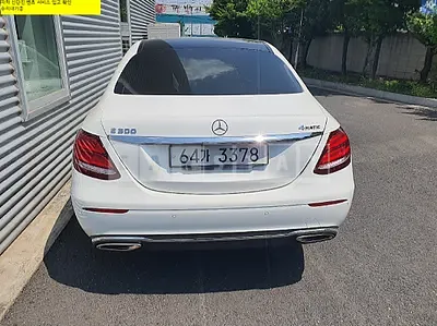 Photo 1 of 19: 2019 Mercedes-Benz E300 4Matic, VIN WDDZF4KB5KA672196 — Korean insurance auction
