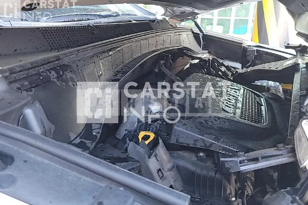 Photo 2 of 10: 2016 Hyundai Santa Fe, VIN KMHSW81UBGU625730 — Korean insurance auction