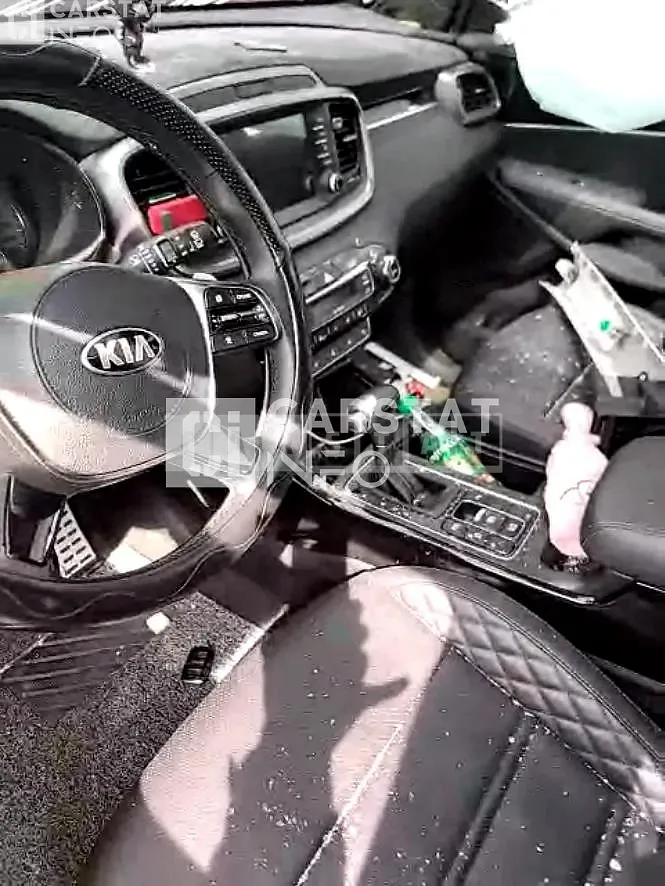Photo 2 of 10: 2019 Kia Sorento, VIN KNAPH81BBLA568054 — Korean insurance auction