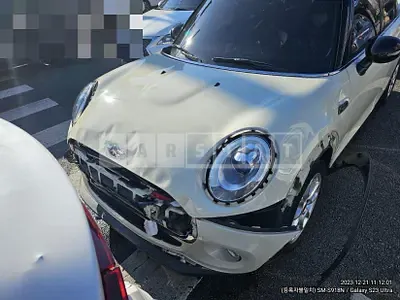 Photo 1 of 9: 2018 MINI Cooper Five-Door, VIN WMWXU1104J2H33844 — Korean insurance auction