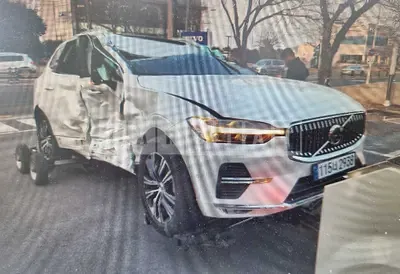 Photo 1 of 6: 2022 Volvo XC60 B5 AWD, VIN YV1UZL12CN1035657 — Korean insurance auction