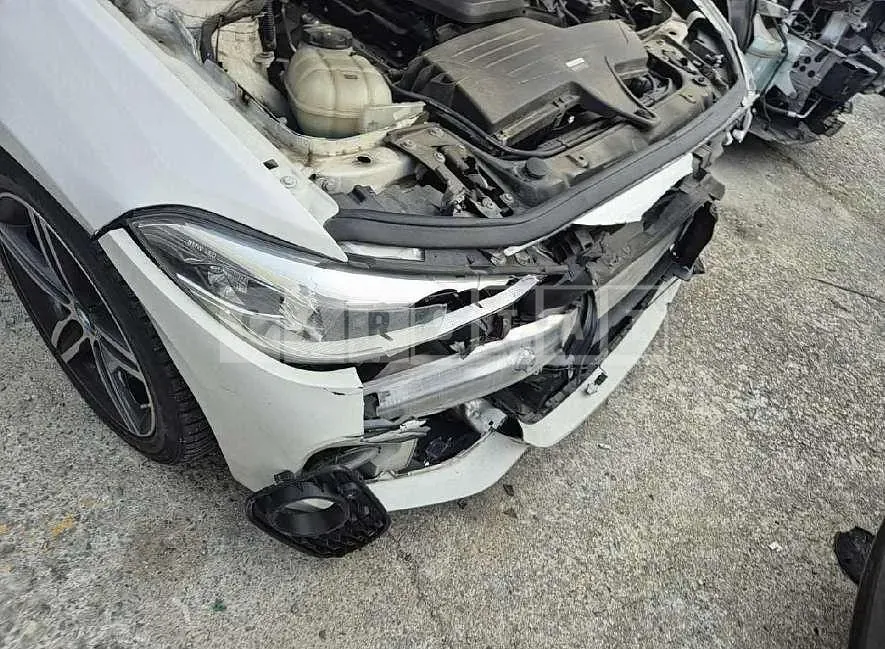Photo 2 of 25: 2017 BMW 118d — Korean insurance auction