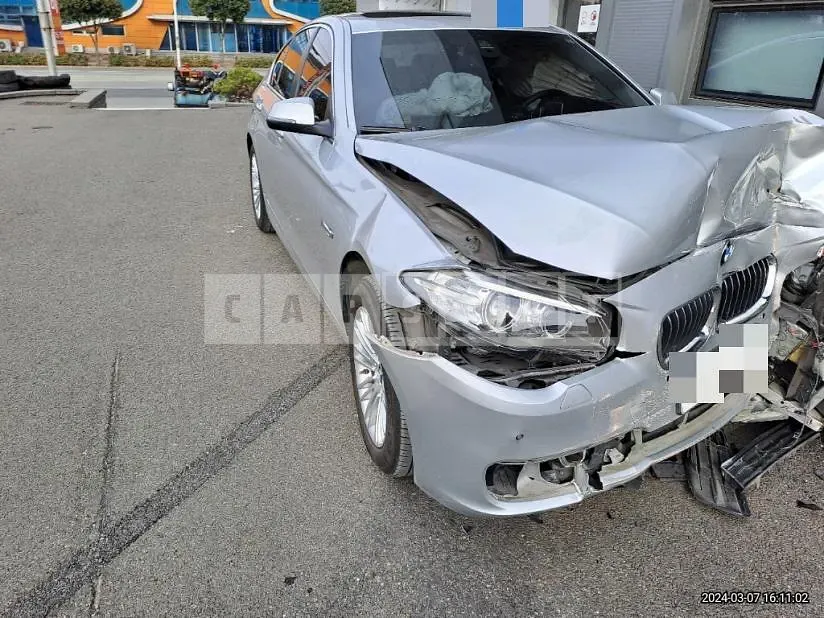 Photo 2 of 8: 2015 BMW 520d xDrive, VIN WBA5E7107FG153034 — Korean insurance auction