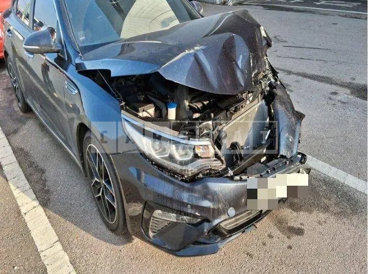 Photo 2 of 31: 2018 Kia K5, VIN KNAGX411BKA281336 — Korean insurance auction