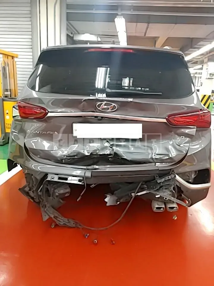 Photo 2 of 7: 2019 Hyundai Santa Fe, VIN KMHS381BBKU162986 — Korean insurance auction