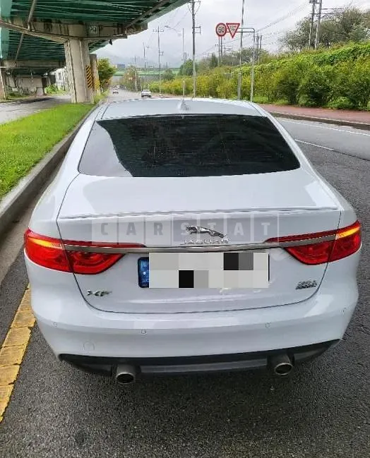 Photo 2 of 8: 2017 Jaguar XF — Korean insurance auction