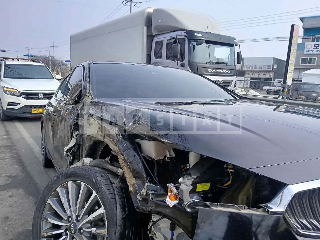 Photo 2 of 15: 2016 Kia K7, VIN KNALB415BGA026581 — Korean insurance auction