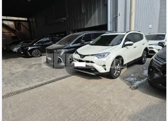 Photo 2 of 27: 2018 Toyota RAV4 2WD — Korean insurance auction