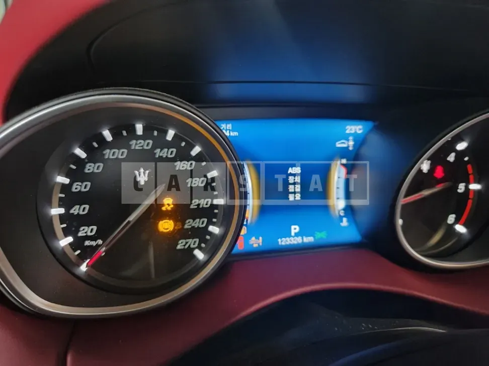 Photo 2 of 17: 2018 Maserati Levante Diesel — Korean insurance auction