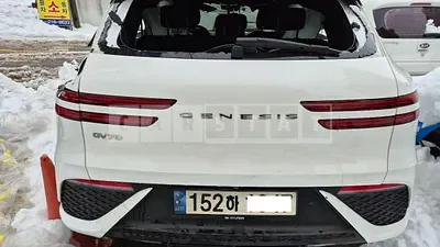 Photo 1 of 34: 2021 Genesis GV70, VIN KMTMB81ABMU014064 — Korean insurance auction
