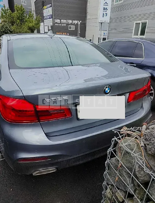 Photo 2 of 9: 2018 BMW 520d, VIN WBAJC3105JG995294 — Korean insurance auction