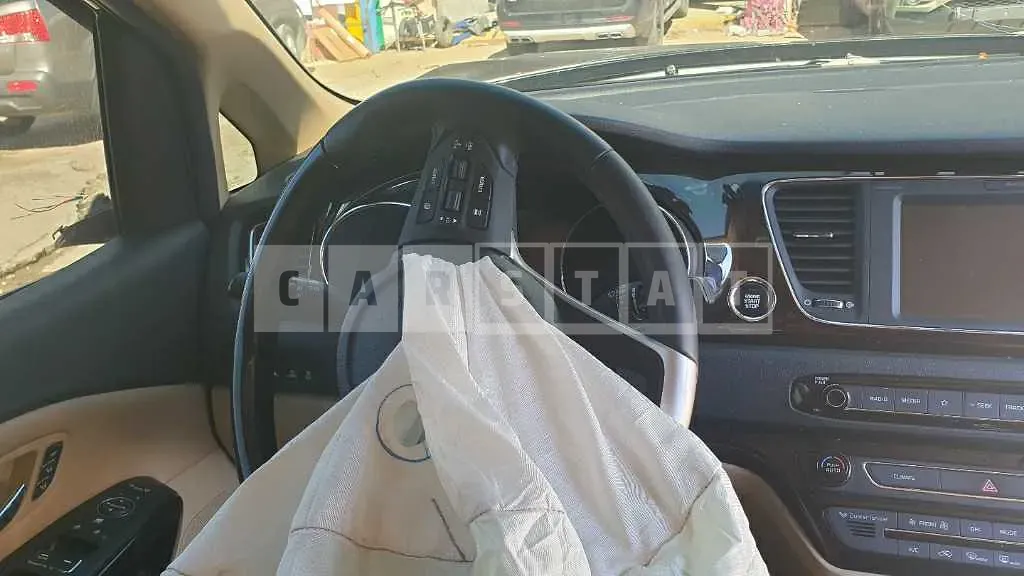 Photo 2 of 11: 2019 Kia Carnival, VIN KNAME81ABKS581357 — Korean insurance auction