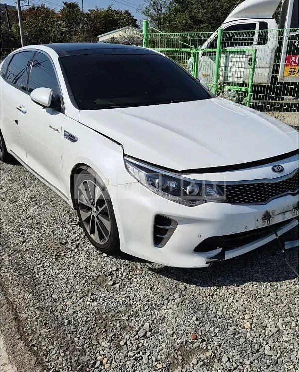 Photo 2 of 17: 2016 Kia K5 — Korean insurance auction