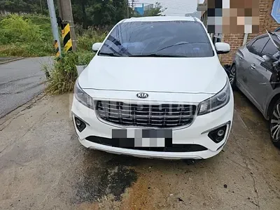 Photo 1 of 17: 2018 Kia Carnivals, VIN KNAMC81ABKS487731 — Korean insurance auction