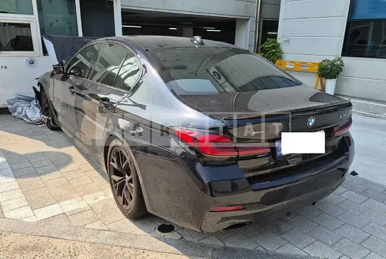 Photo 2 of 11: 2021 BMW 530i xDrive — Korean insurance auction