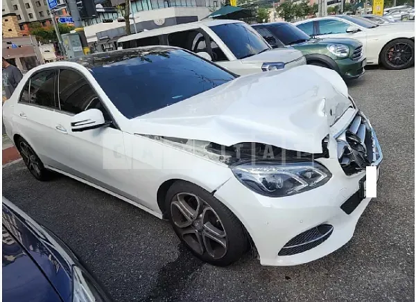 Photo 2 of 12: 2016 Mercedes-Benz E250 — Korean insurance auction