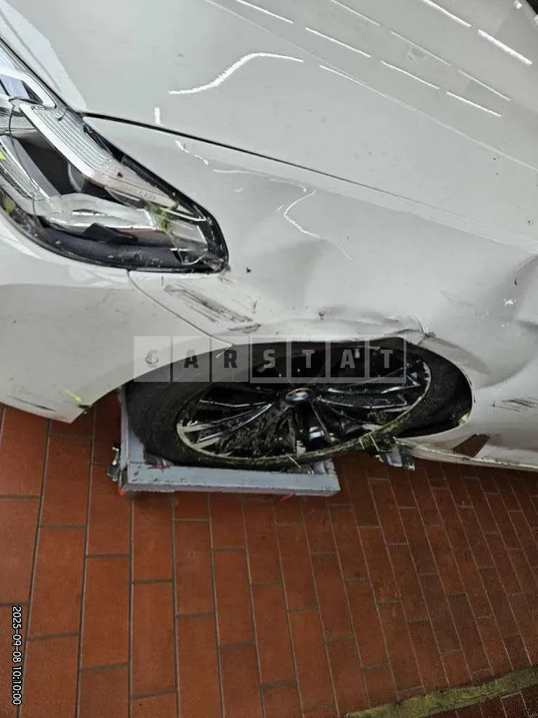 Photo 2 of 61: 2022 BMW 520i — Korean insurance auction
