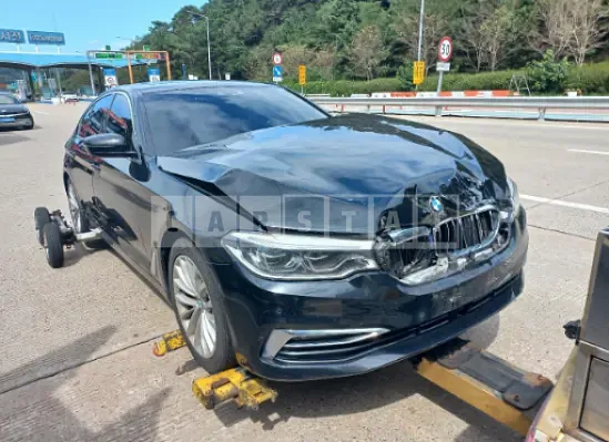Photo 2 of 23: 2019 BMW 520d Luxury — Korean insurance auction