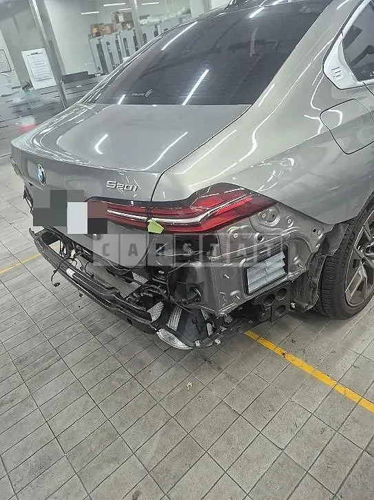 Photo 2 of 9: 2025 BMW 520i — Korean insurance auction