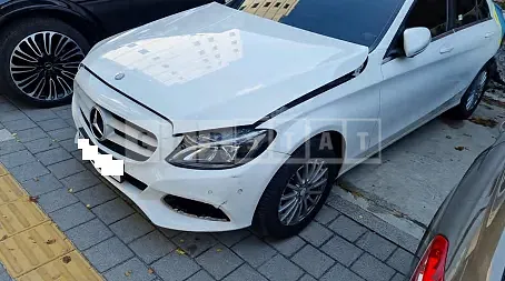 Photo 2 of 9: 2015 Mercedes-Benz C 200, VIN WDDWF4CB9FF040358 — Korean insurance auction
