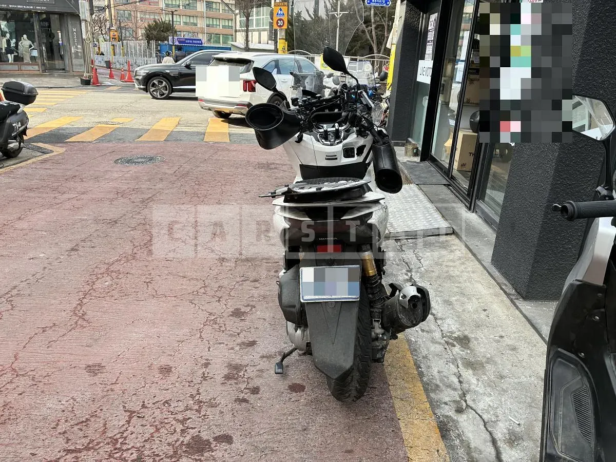 Photo 2 of 27: 2025 Honda Pcx (Two-Wheel) — Korean insurance auction