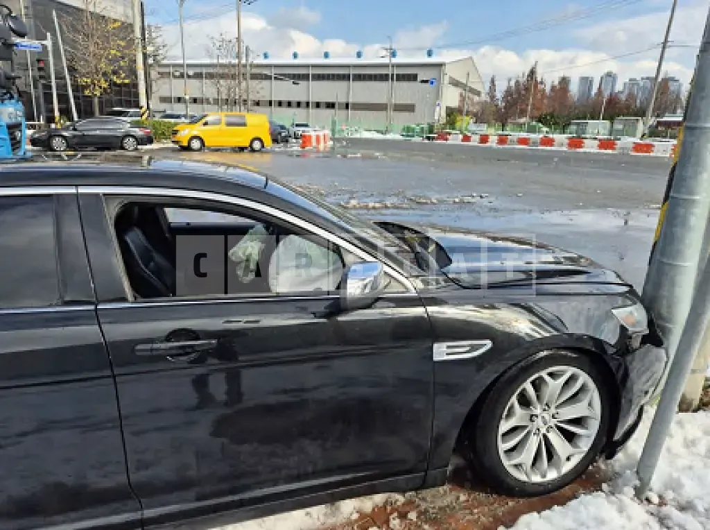 Photo 2 of 4: 2015 Ford Taurus — Korean insurance auction