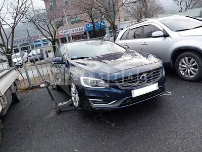 Photo 1 of 17: 2015 Volvo S60 D2, VIN YV1FS84BBF2362345 — Korean insurance auction