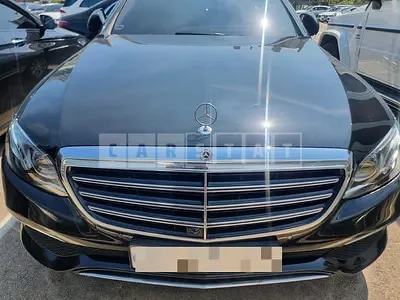Photo 1 of 18: 2018 Mercedes-Benz E300 4Matic — Korean insurance auction