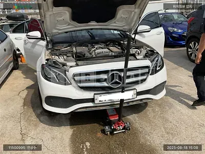 Photo 1 of 10: 2017 Mercedes-Benz E200, VIN WDDZF4CB7JA300310 — Korean insurance auction
