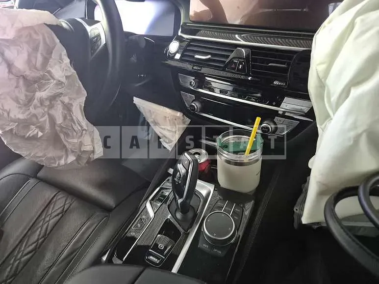 Photo 2 of 15: 2021 BMW 530e — Korean insurance auction