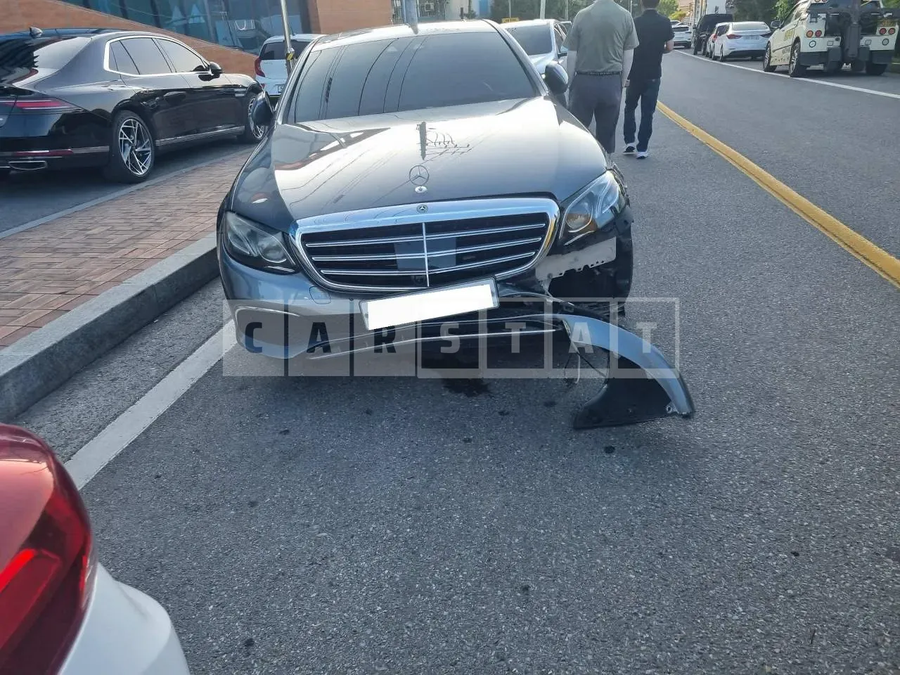 Photo 2 of 15: 2020 Mercedes-Benz E300 4Matic, VIN W1KZF4KB8LA763545 — Korean insurance auction