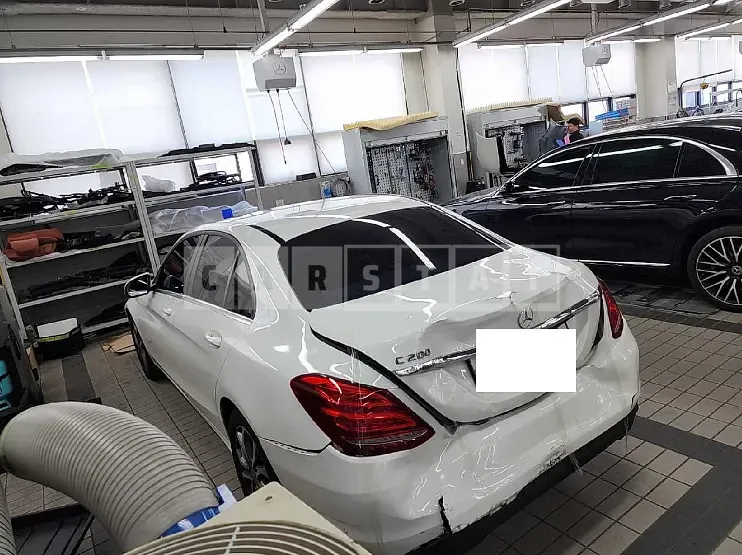 Photo 2 of 6: 2018 Mercedes-Benz C 200, VIN WDDWF4CB1JF723650 — Korean insurance auction