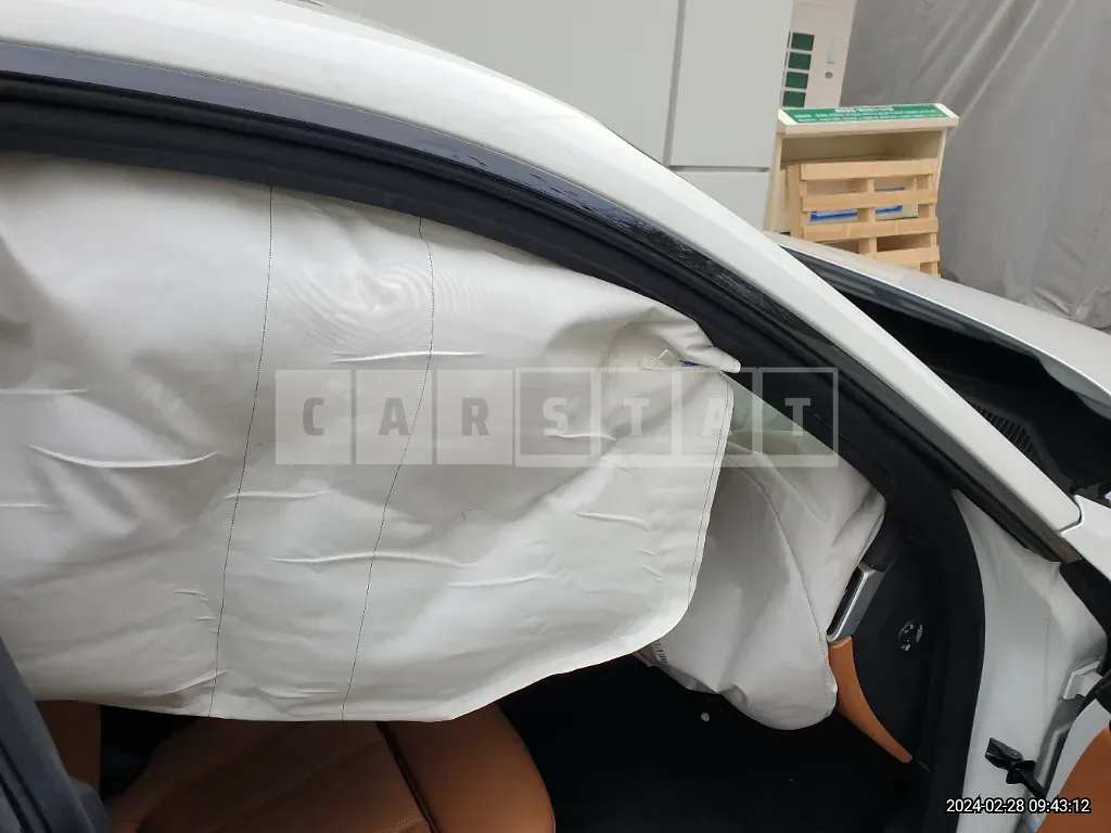 Photo 2 of 14: 2022 BMW i4 eDrive40, VIN WBY71AW07NFM61451 — Korean insurance auction