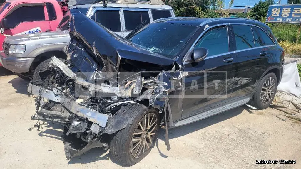 Photo 2 of 14: 2021 Mercedes-Benz GLC300 e 4Matic, VIN W1N0G5DB0MF933204 — Korean insurance auction