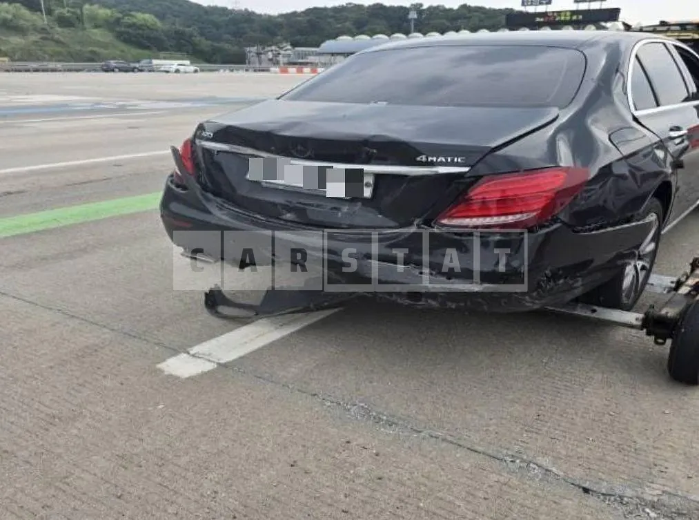 Photo 2 of 8: 2019 Mercedes-Benz E300 4Matic — Korean insurance auction
