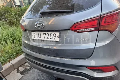 Photo 1 of 3: 2018 Hyundai Santa Fe, VIN KMHSW81UBJU850347 — Korean insurance auction