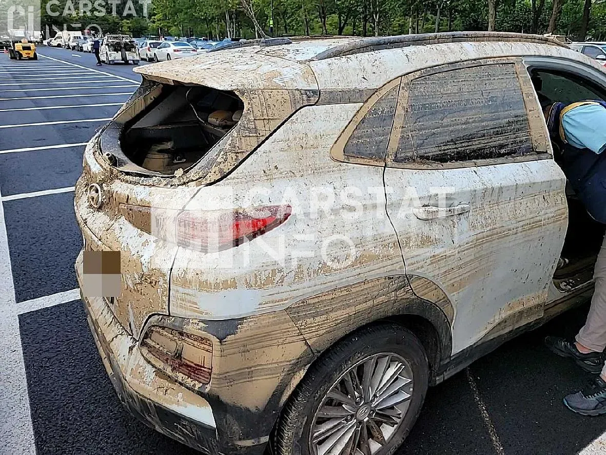 Photo 2 of 8: 2018 Hyundai Kona, VIN KMHK4815GJU061573 — Korean insurance auction