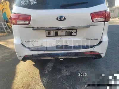 Photo 1 of 11: 2017 Kia Carnivals — Korean insurance auction
