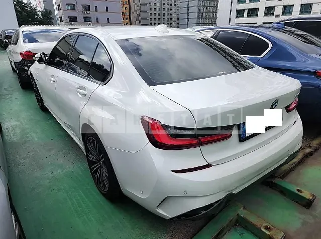 Photo 2 of 15: 2022 BMW 320e — Korean insurance auction